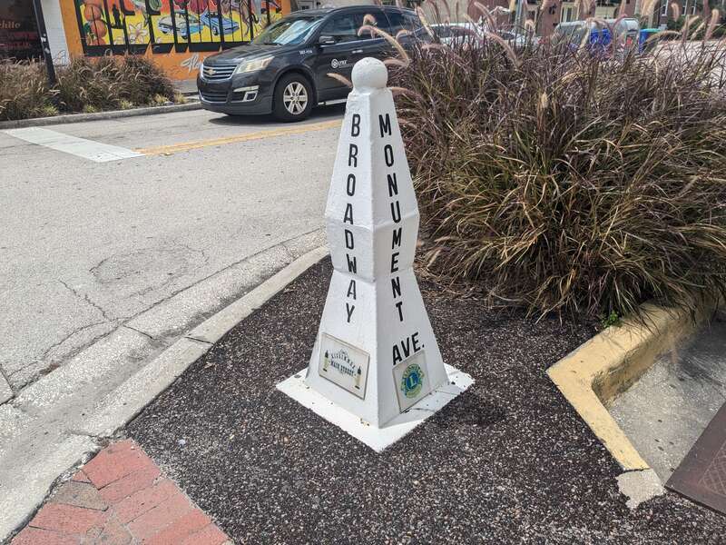 "monument" style street marker in downtown Kissimmee