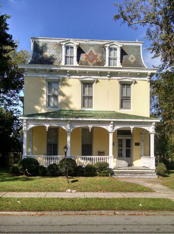 Building at 216 Bank Street, 216 Bank St. Suffolk