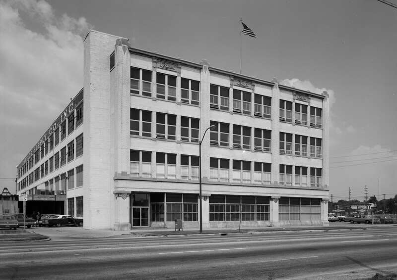 Front of the Cole Motor Car Company — located at 730 E. Washington Street in Indianapolis, Indiana, United States.  
Built in 1904, it is listed on the National Register of Historic Places.
1970 image: Historic American Buildings Survey of Indiana.