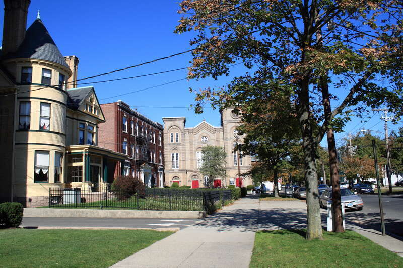 Dwight Street, just south of Chapel St. facing north, in the Dwight Street Historic District, a Registered Historic Place in New Haven, Connecticut.


Camera location41° 18′ 32.92″ N, 72° 56′ 14.8″ W View this and other nearby images on: