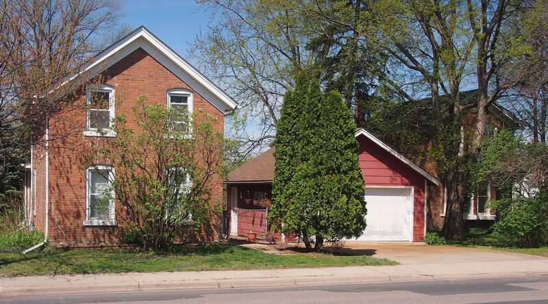 Early Shakopee Houses, 411 &amp; 419 E 2nd Ave, Shakopee, Minnesota, USA.  Viewed from the south.  





This is an image of a place or building that is listed on the National Register of Historic Places in the United States of America. Its reference