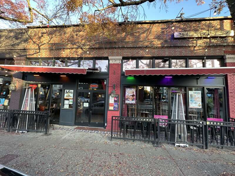 Julia's on Broadway
