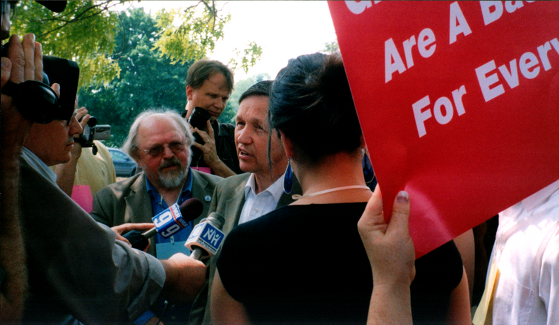 Presidential candidate Dennis Kucinich holds a press conference outside the 2007 NH Democratic Party convention.