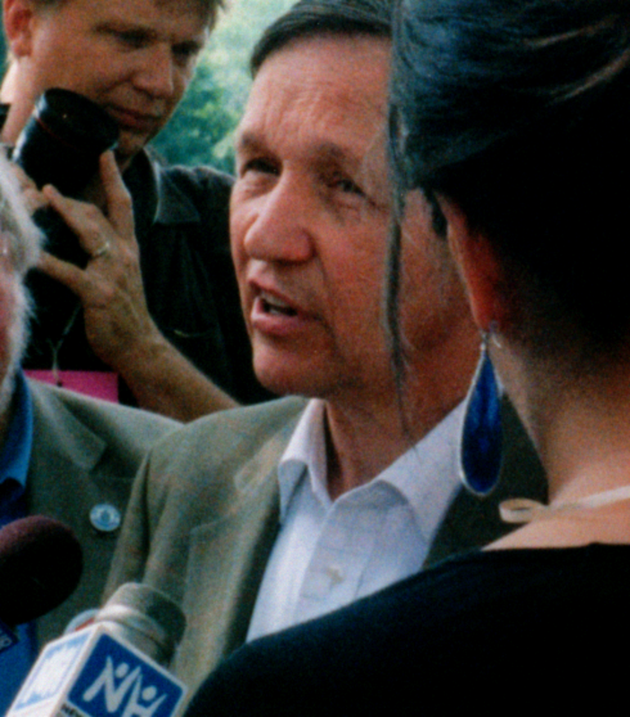 Presidential candidate Dennis Kucinich holds a press conference outside the 2007 NH Democratic Party convention.
