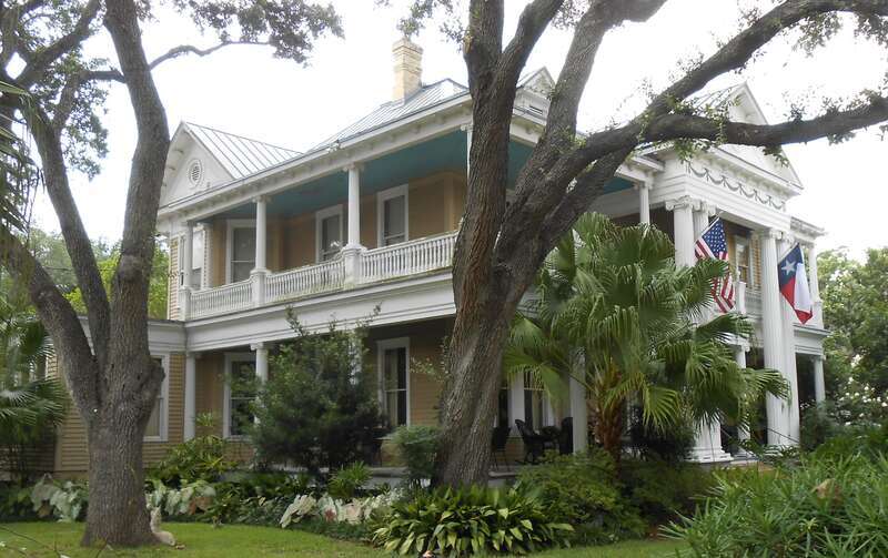 McCan-Nave House, 401 N. Glass Street, Victoria, Texas - SE corner