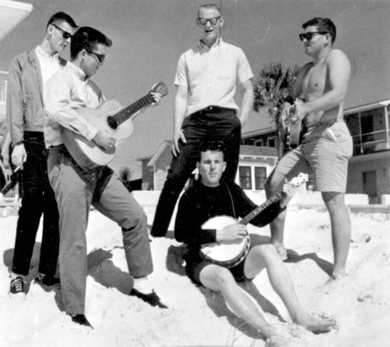 Local call number:  c038969a
Title: [Men playing instruments]
Date: 19--.
Physical descrip: 1 photoprint : b&amp;w ; 2 x 2 in.
Series Title: (Commerce Collection.)
Repository: http://www.floridamemory.com/, 500 S. Bronough St., Tallahassee, FL