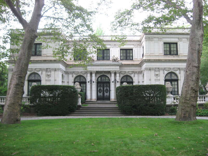 Front of the Moreland-Hoffstot House, located at 5057 Fifth Avenue in the Shadyside neighborhood of Pittsburgh, Pennsylvania, United States.  Built in 1914, it is listed on the National Register of Historic Places.