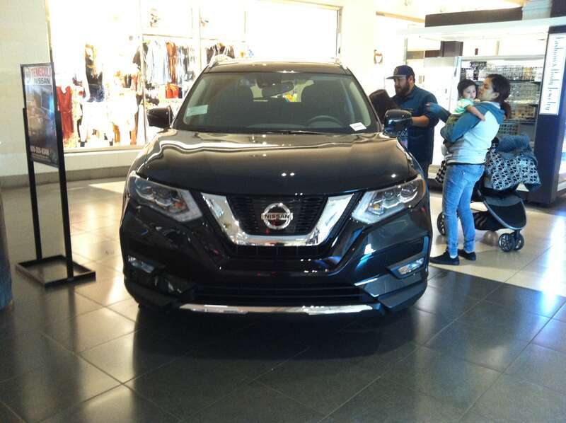 Nissan Rogue 2017 CUV Hybrid Front.