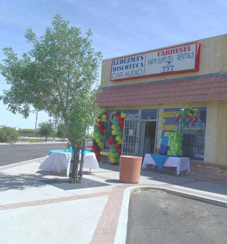 This structure built in 1918 and located at 8271 W. Washington St. was the home to Wood’s Pharmacy. Charles Vickery, one of the proprietors of the pharmacy, also served as Mayor of Peoria. Listed as historic by the Peoria Historic Preservation:Old