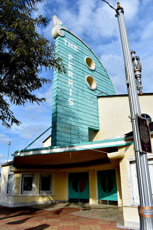 Perris Theater, used as a church in the 1980s; originally built as an open-air venue, covered during World War II, renovated 2010-2011; often referred to locally as "The Chief", due to its use during the shooting of the film Calendar Girl (1993) in