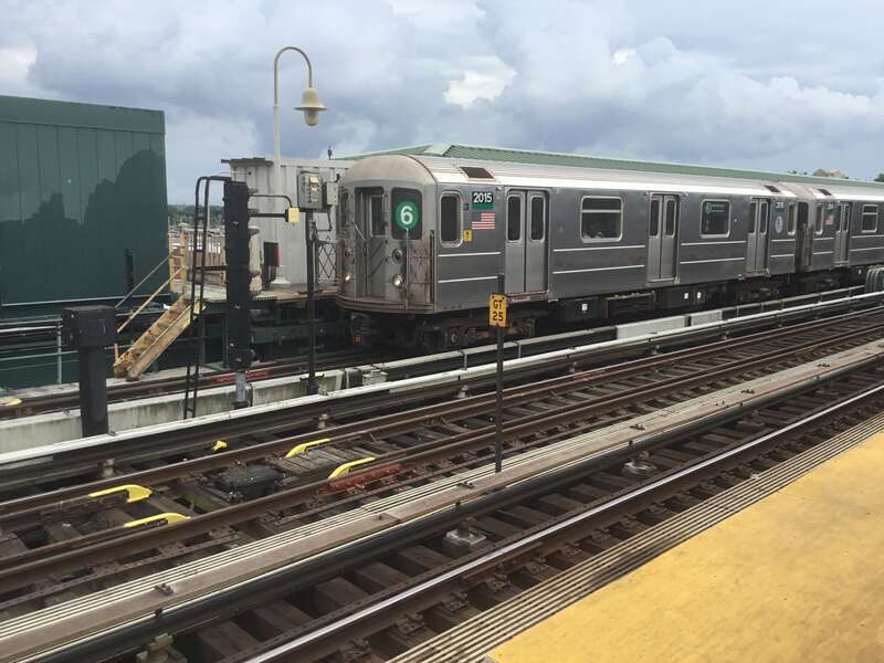 6 Train at the Westchester Square East Tremont Avenue Station