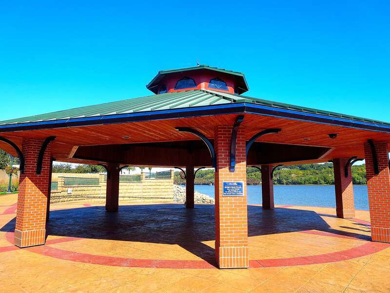 River's Edge Plaza