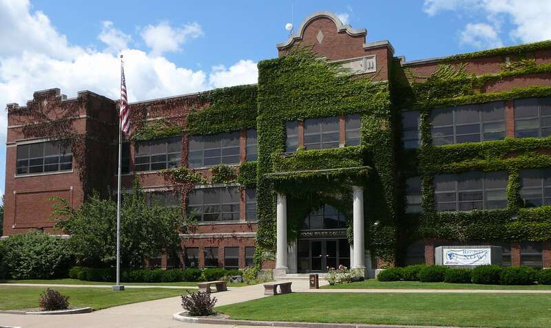 Picture of Spoon River College, Macomb Campus Front, east facing entrance taken from opposite side of South Johnson street