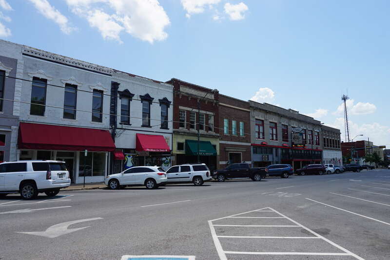 Travis Street in Sherman, Texas (United States).