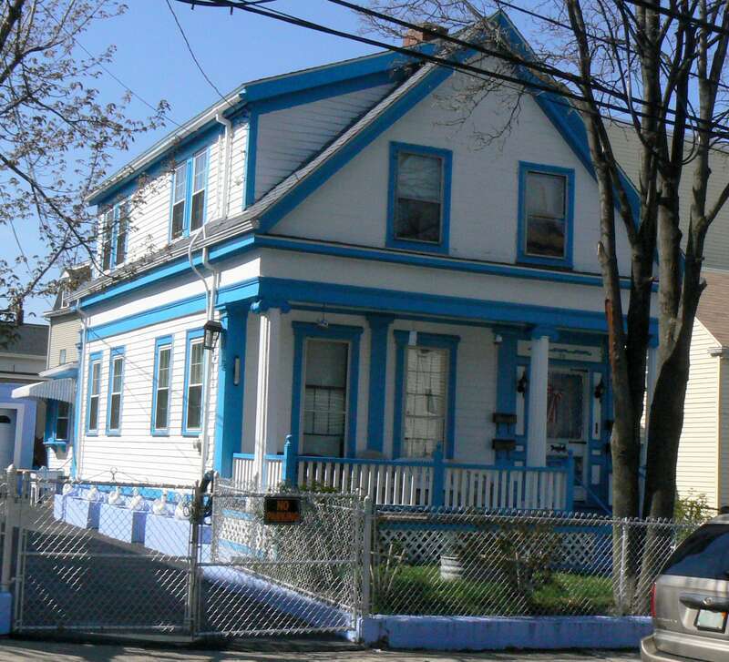 A photograph of the historic House at 29 Mount Vernon Street in Somerville, Massachusetts