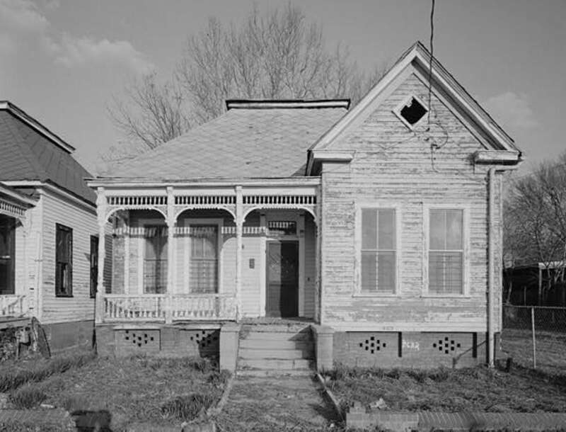 Springer-Bize-Coffee House, 930 Fifth Avenue, Columbus (Muscogee County, Georgia)
cropped
Built by Emelie Springer. Sold to Anna Bize in 1903





This file comes from the Historic American Buildings Survey (HABS), Historic American Engineering