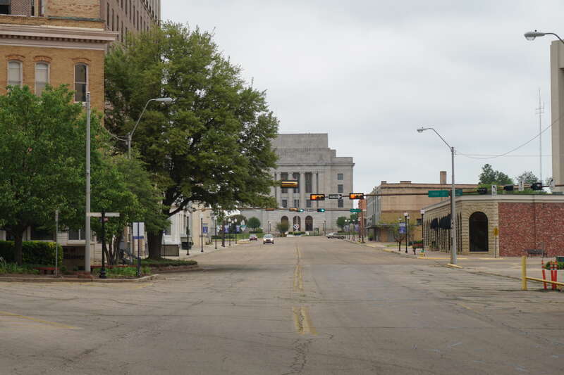 State Line Avenue in Texarkana, Arkansas, and Texarkana, Texas (United States).
