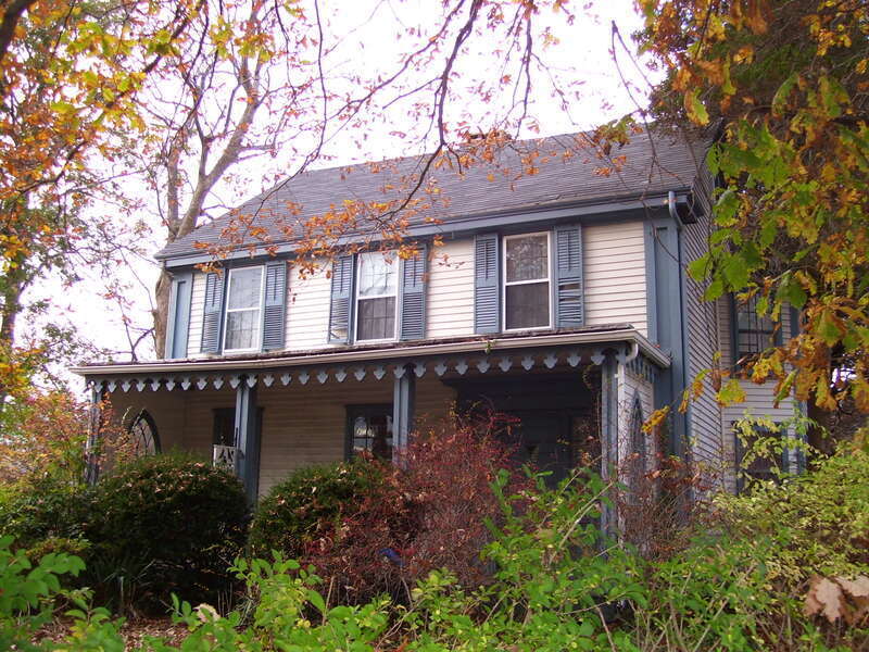 This is my 2008 photo of The Bird's Nest cottage in Newport, Rhode Island.