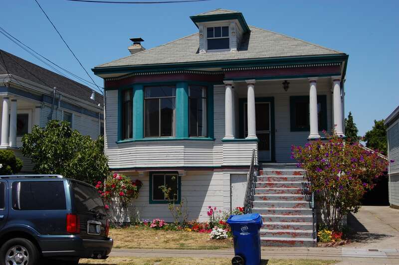 Built in 1907. 1107 Oak Street. Alameda, California, USA