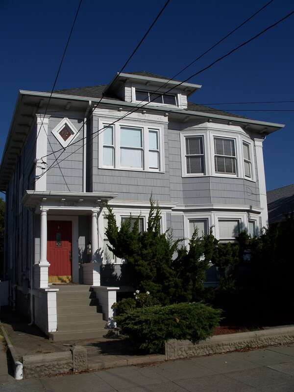 723 Santa Clara Avenue. Alameda, California, USA