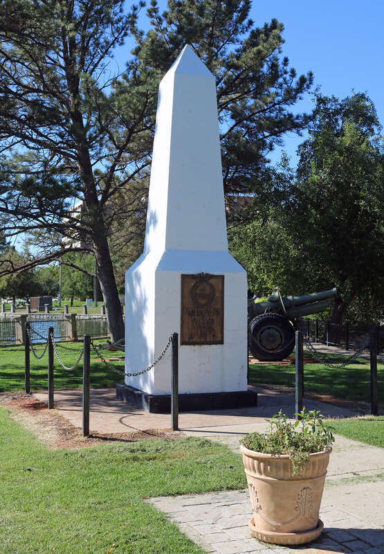 One of the memorials in Mineral Palace Park in Pueblo, Colorado. The plaque on the front reads, "IN MEMORIAM / VETERANS / OF ALL / WARS / U.S."
