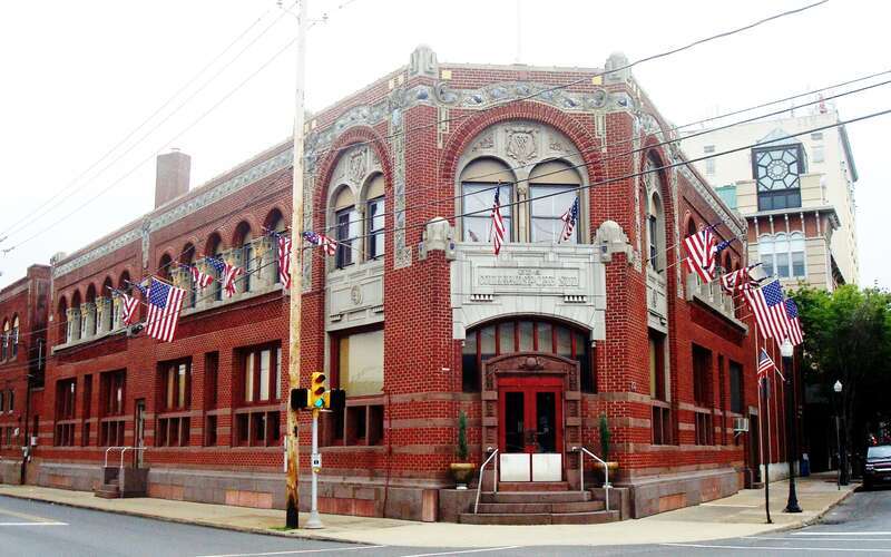 The Williamsport Sun Building at 252 West 4th Street on the corner of Hepburn Street in Williamsport, Pennsylvania is the location of the Williamsport Sun-Gazette, which was founded in 1955 when the morning Gazette &amp; Bulletin (founded in 1801 as