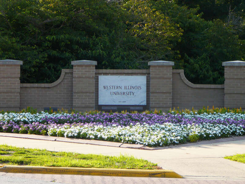 photo of WIU sign on West Adams Drive in Macomb, Illinois