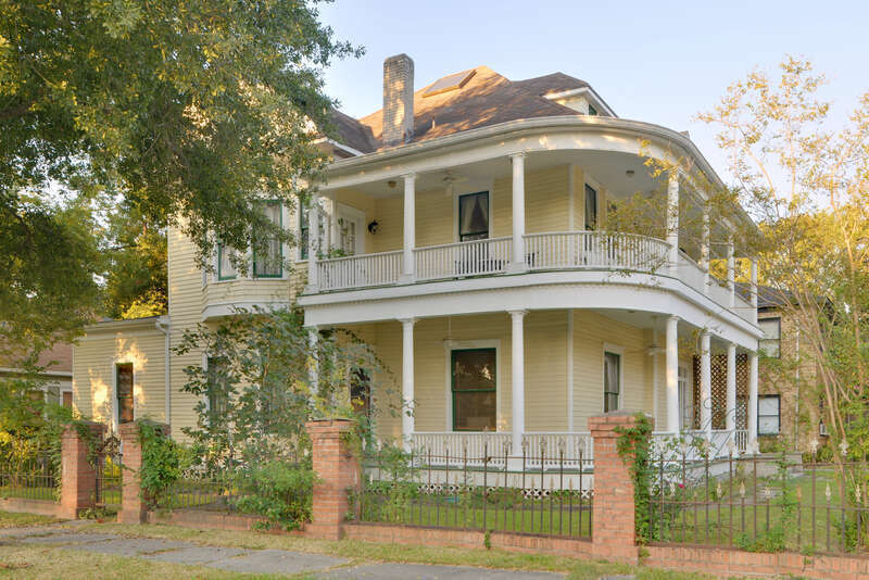 The House at 122 E. 5th St., the Heights, Houston (Texas, USA) is listed in the National Register of Historic Places, United States Department of the Interior.