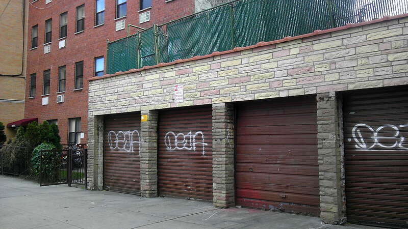 Looking east at 174 Messerole Street, allegedly a landmark. ZIP 11222. Ah. No, this is Messerole Avenue in Greenpoint, not Street in central Billyburg. Photographer's mistake.