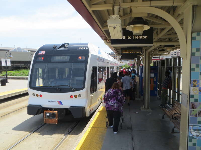 20140526 43 NJ Transit River Line @ Cooper St. Rutgers