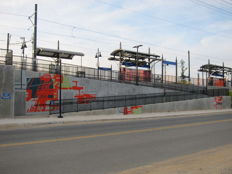Tiles in hues of mandarin, kiwi, teal, and gray are peppered along the ramps and steps to the 25th Street LYNX Blue Line Station; artwork by Sharon Dowell.