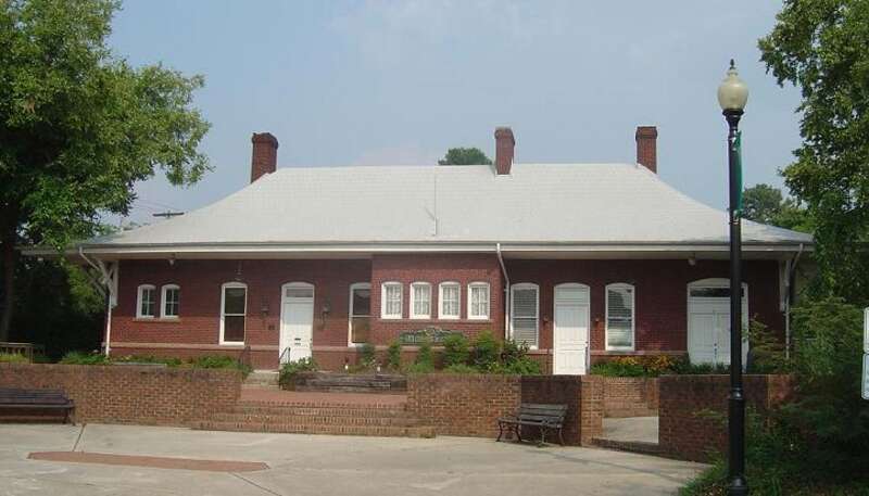 Pic of Apex Union Depot, taken by Seth Ilys, 20 July 2004.