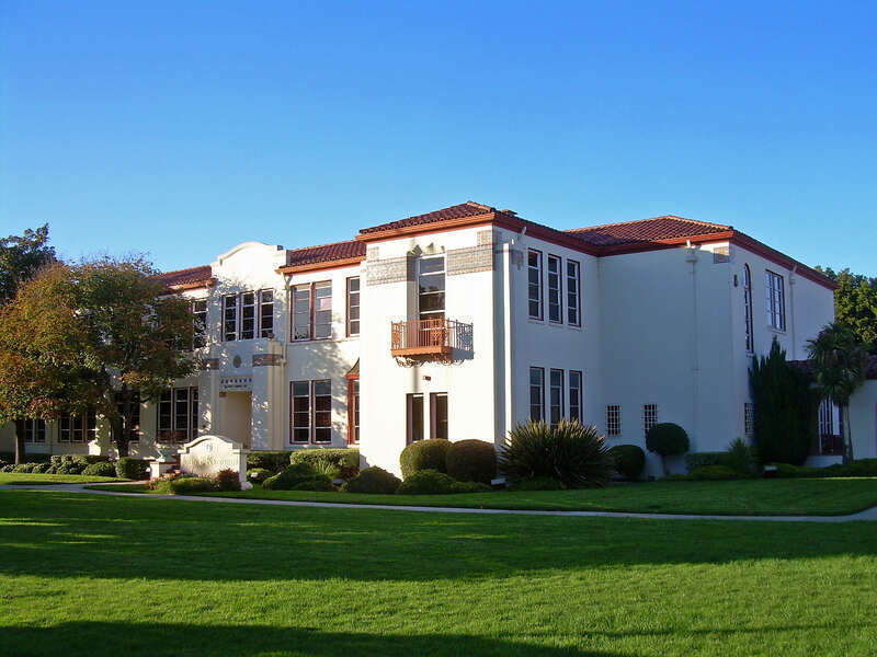 Another angle of Campbell High School, a historic building in w:Campbell, California.
