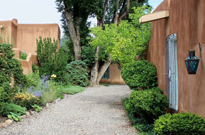 Canyon Road, Santa Fe, New Mexico, USA