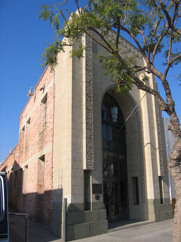 More information on the Citizen Building is available on <a href="http://www.culvercity.org/Visitors/CulverCityHistory/CitizenBuilding.aspx" rel="nofollow">the Culver City website</a>.