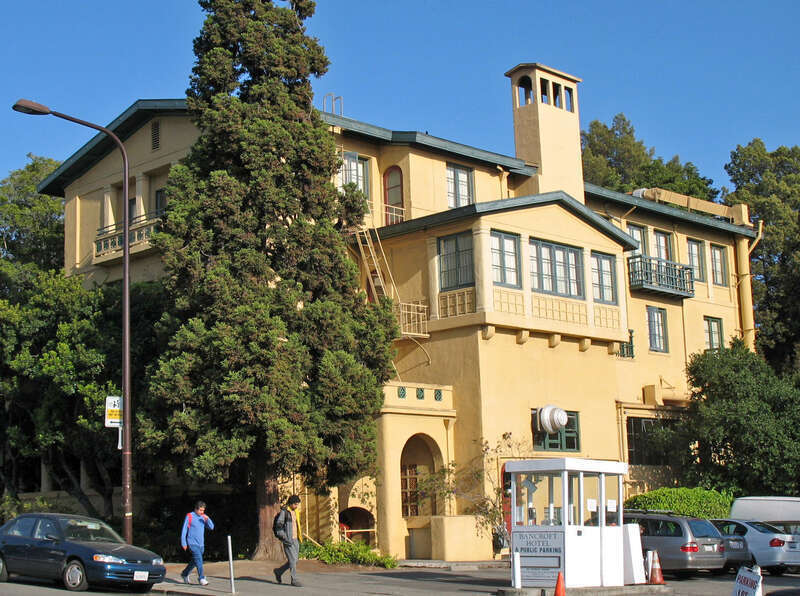 w:National Register of Historic Places listings in Alameda County, California.

College Women's Club, 2680 Bancroft Way, Berkeley, CA (now the Bancroft Hotel). Photographed 2009-04-26 from the north side of Bancroft Way between College Ave. and