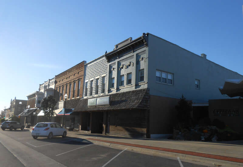 Hiawatha Courthouse Square Historic District