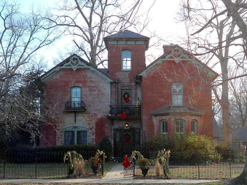 Contributing property to West Central Avenue Historic District in Bentonville, AR