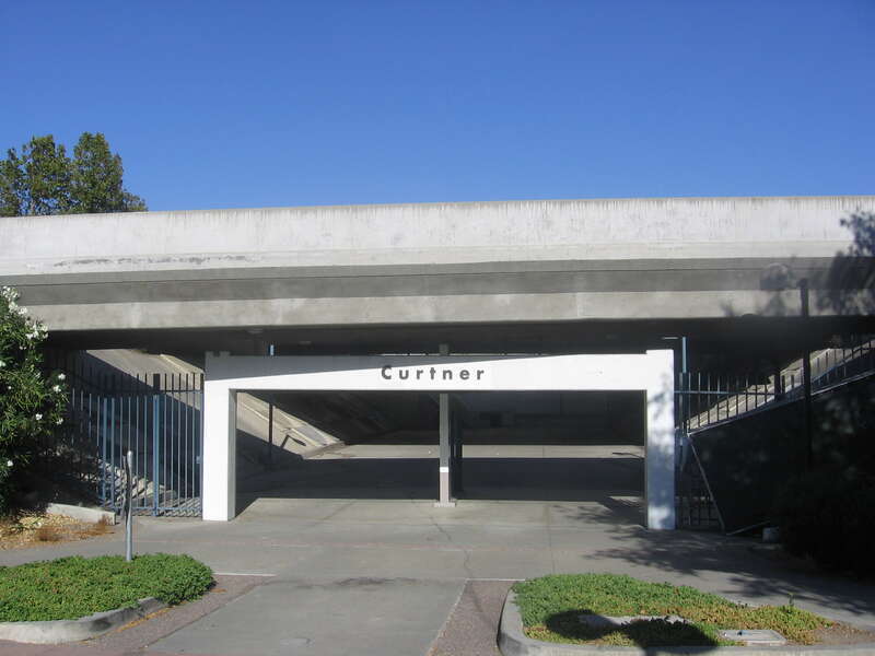 The Curtner (VTA) light rail station in San José, California, USA.