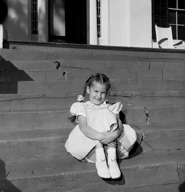 Persistent URL: floridamemory.com/items/show/260770
Local call number: TD00215J
Title: Darby Collins, daughter of Governor LeRoy Collins, at "The Grove" in Tallahassee, Florida
Date: January 2, 1957
Physical descrip: 1 photonegative - b&amp;w - 60