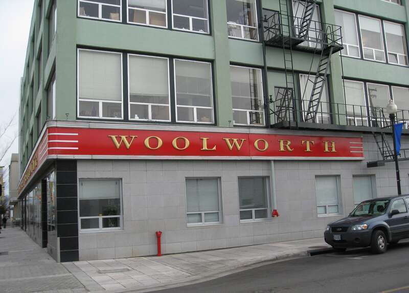 Seen while walking around downtown Medford, Oregon

seawt10 096