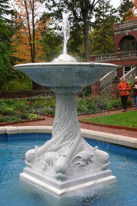 Glensheen Fountain
Glensheen Historic Estate museum

Duluth, Minnesota, USA