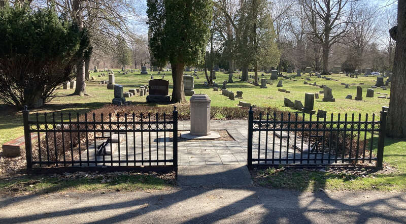 Grave of Will Keith Kellogg (1860–1951) at Oak Hill Cemetery, Battle Creek