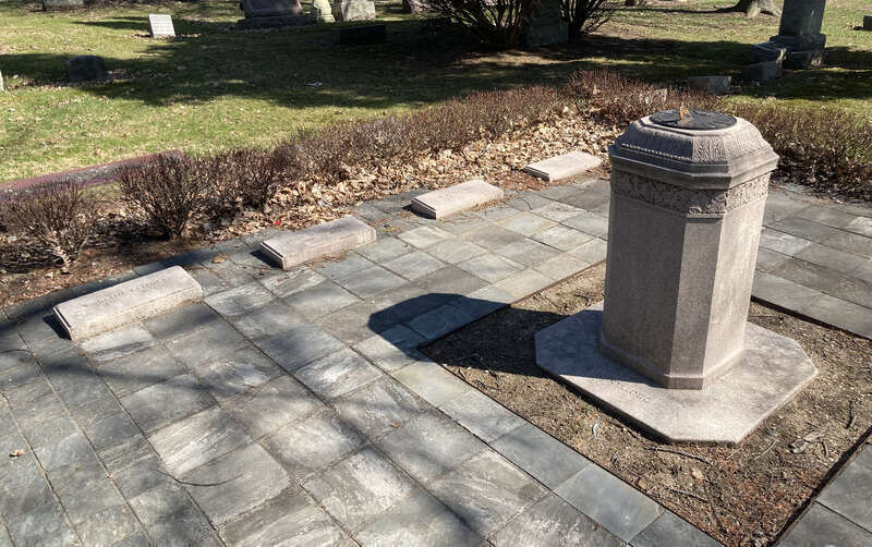 Grave of Will Keith Kellogg (1860–1951) at Oak Hill Cemetery, Battle Creek