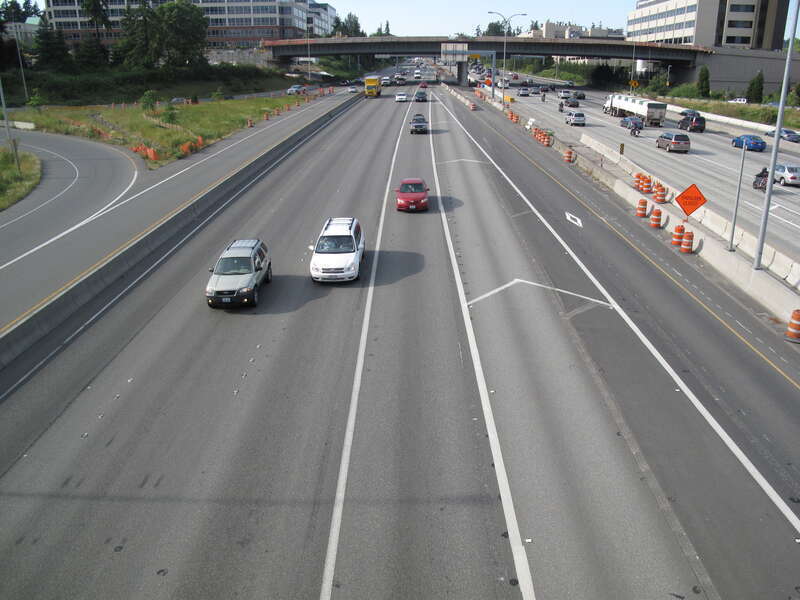 Interstae 405 (I-405) Southbound in Bellevue, Washington as seen from the NE 8th Street overpass.