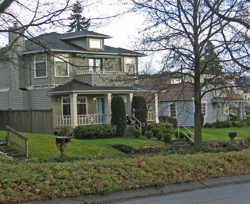 Traditional housing adjacent to downtown.  Classic '"Elm Street" style neighborhood.  Not the differences in scale of housing.
This work is licensed under a
Creative Commons Attribution 3.0 United States License.

Please Attribute to: Brett VA