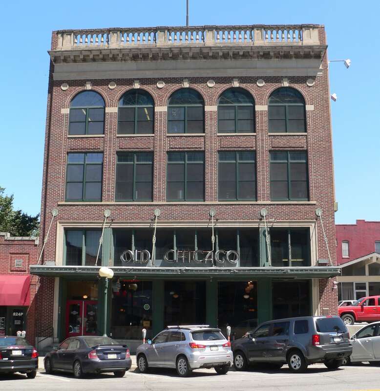Haymarket District in Lincoln, Nebraska: Lincoln Fixture building, located at 826 P Street; seen from the south.  According to a plaque on the building, it was designed by architects Fiske &amp; Meginnis, and built in 1922.