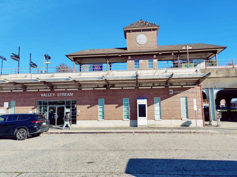 Valley Stream (railway station)