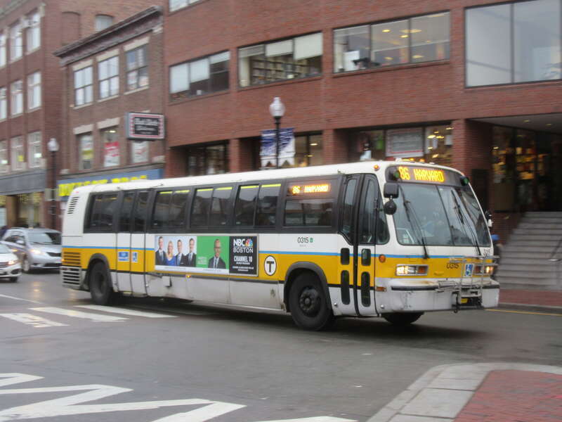 MBTA route 86 southbound on Brattle Street in January 2017
