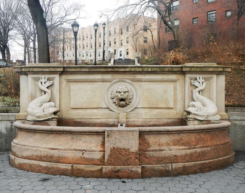 Looking northwest at lion fountain on a cloudy day.